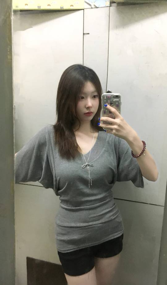美汁汁，坤妇保金花生申请了9个，啵啵们能捏一手吗

30 / 作者:鲸鲨 / 