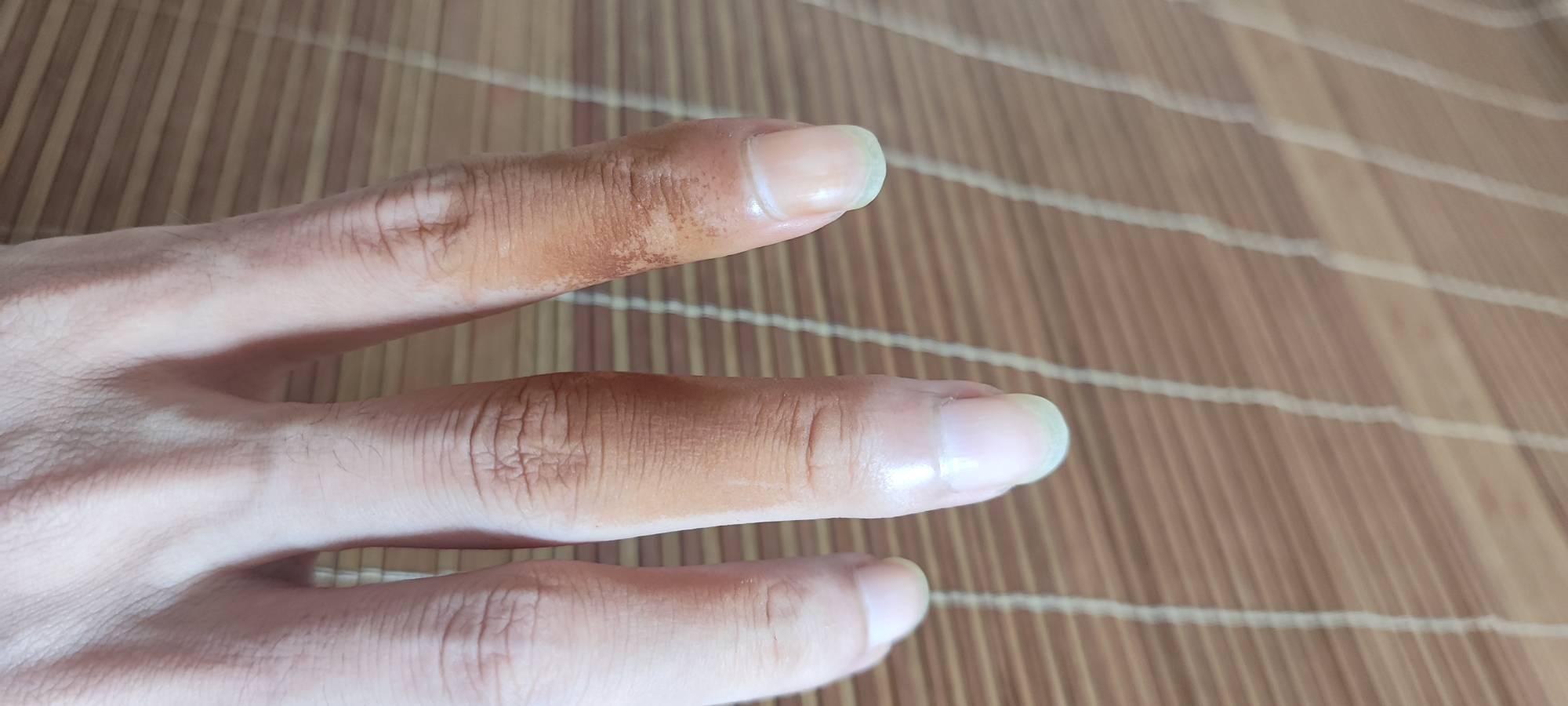 y抽多了，两根手指这样咋办洗都洗不掉

92 / 作者:我不会. / 