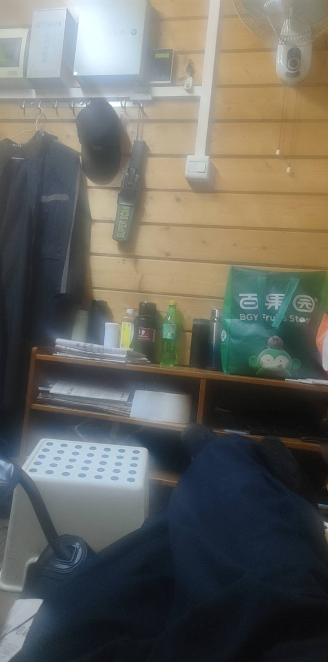 真不能当保安，整个暑假就躺着刷手机感觉人都废了

72 / 作者:你不懂我能撸 / 