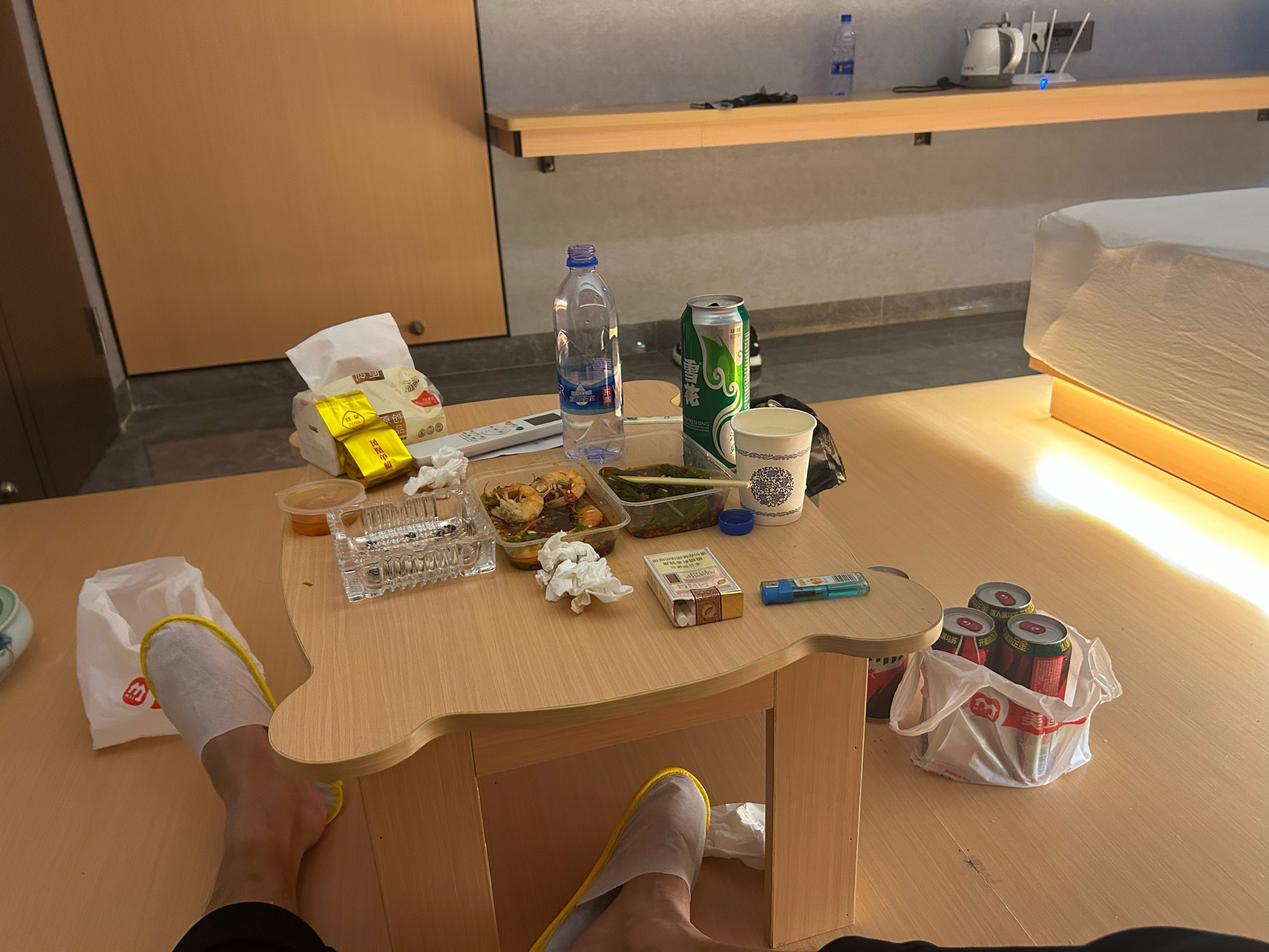 老哥们跑外卖下班了，挂壁仔下班了


22 / 作者:广东最后一次 / 
