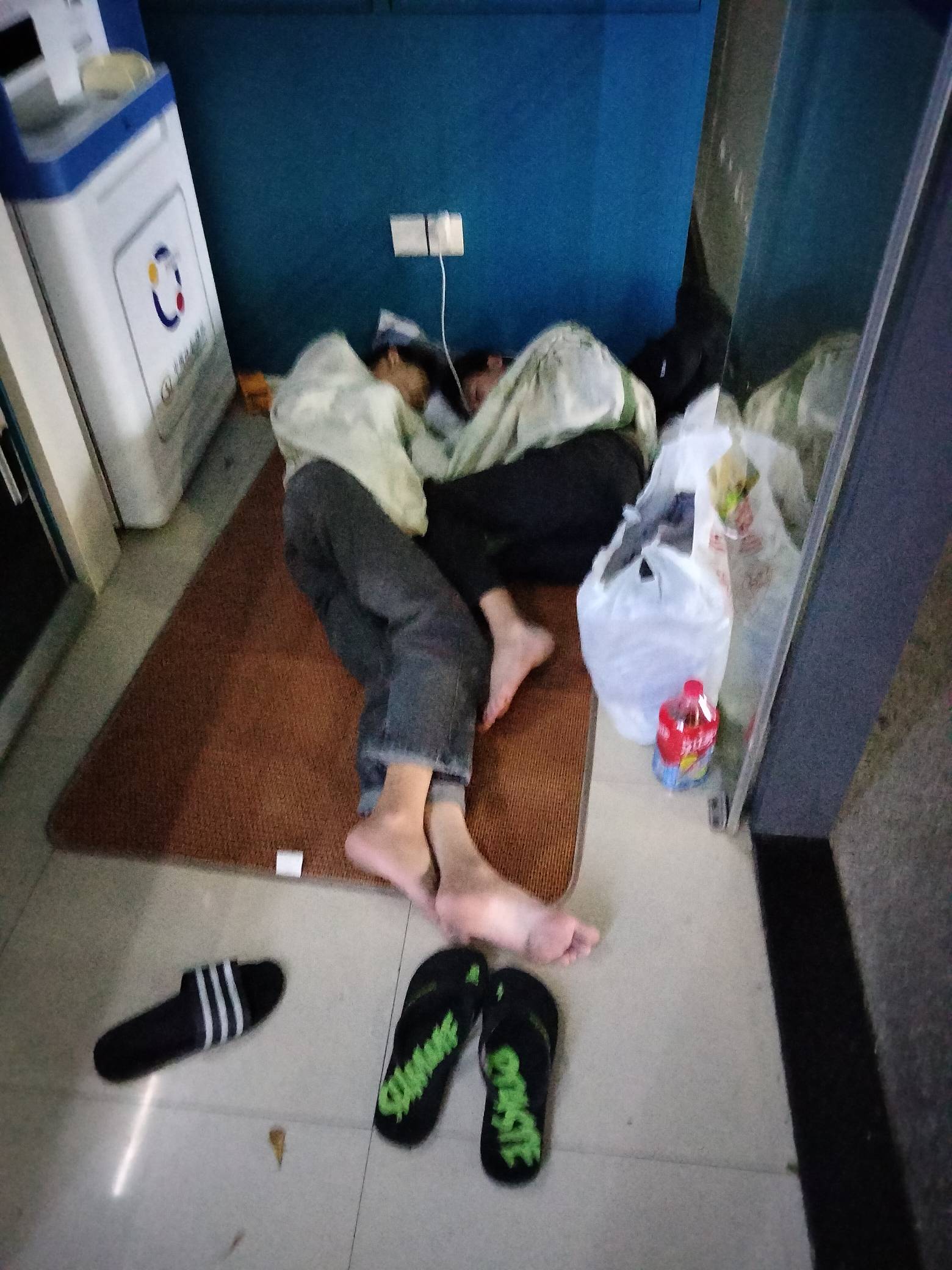 想问下老哥，你们出的小红被更换手机号还能找的回？

25 / 作者:我要发财. / 