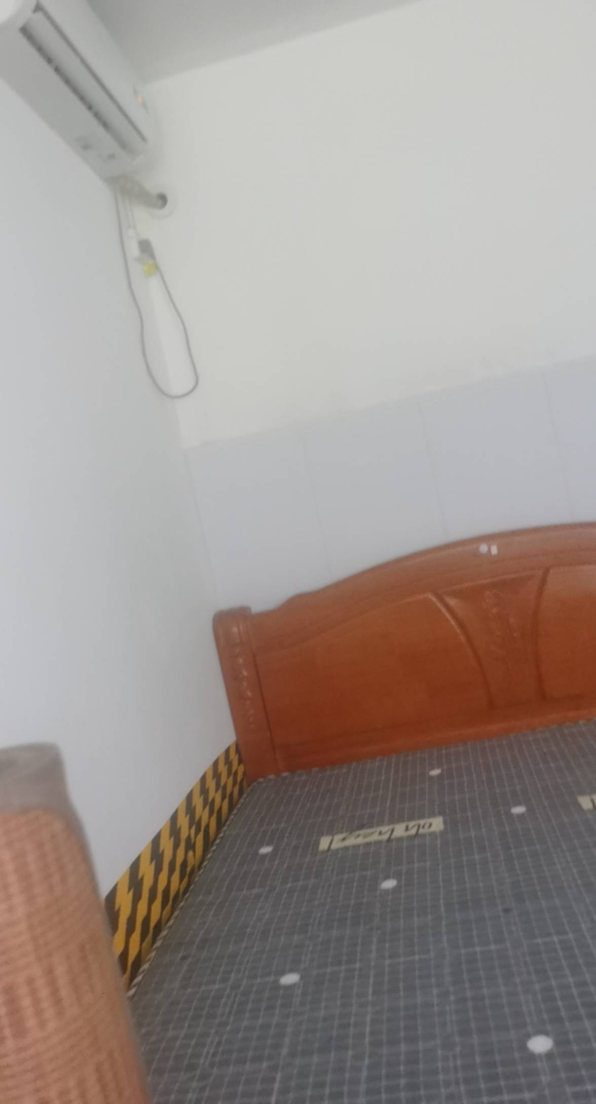 还有一度电    吹完就早去公园了   挂壁房到期了

7 / 作者:你是土狗 / 