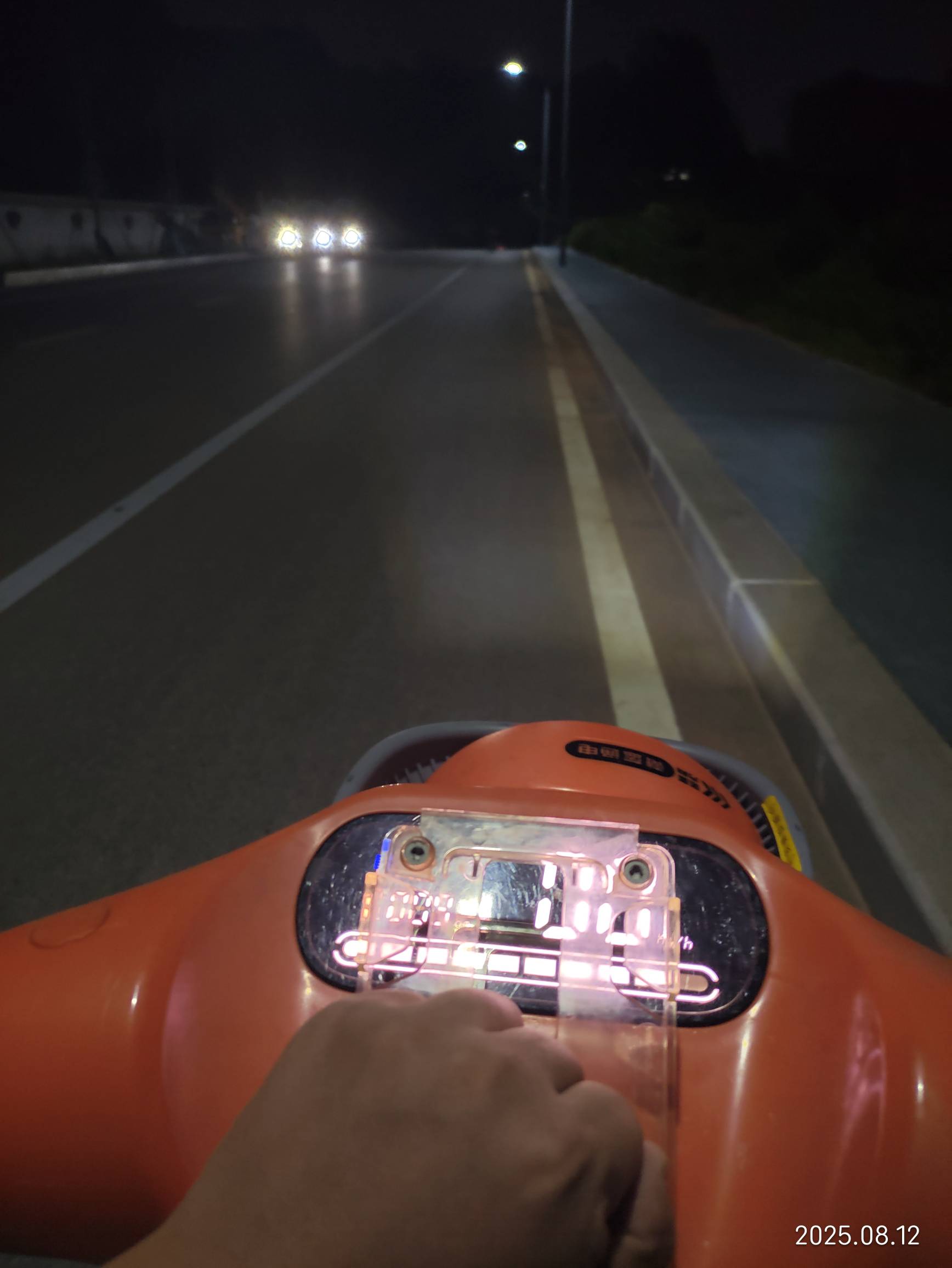 众包仔继续共享单车跑外卖。刚跑了三单，怎么不给我派了啊

16 / 作者:小风追云 / 