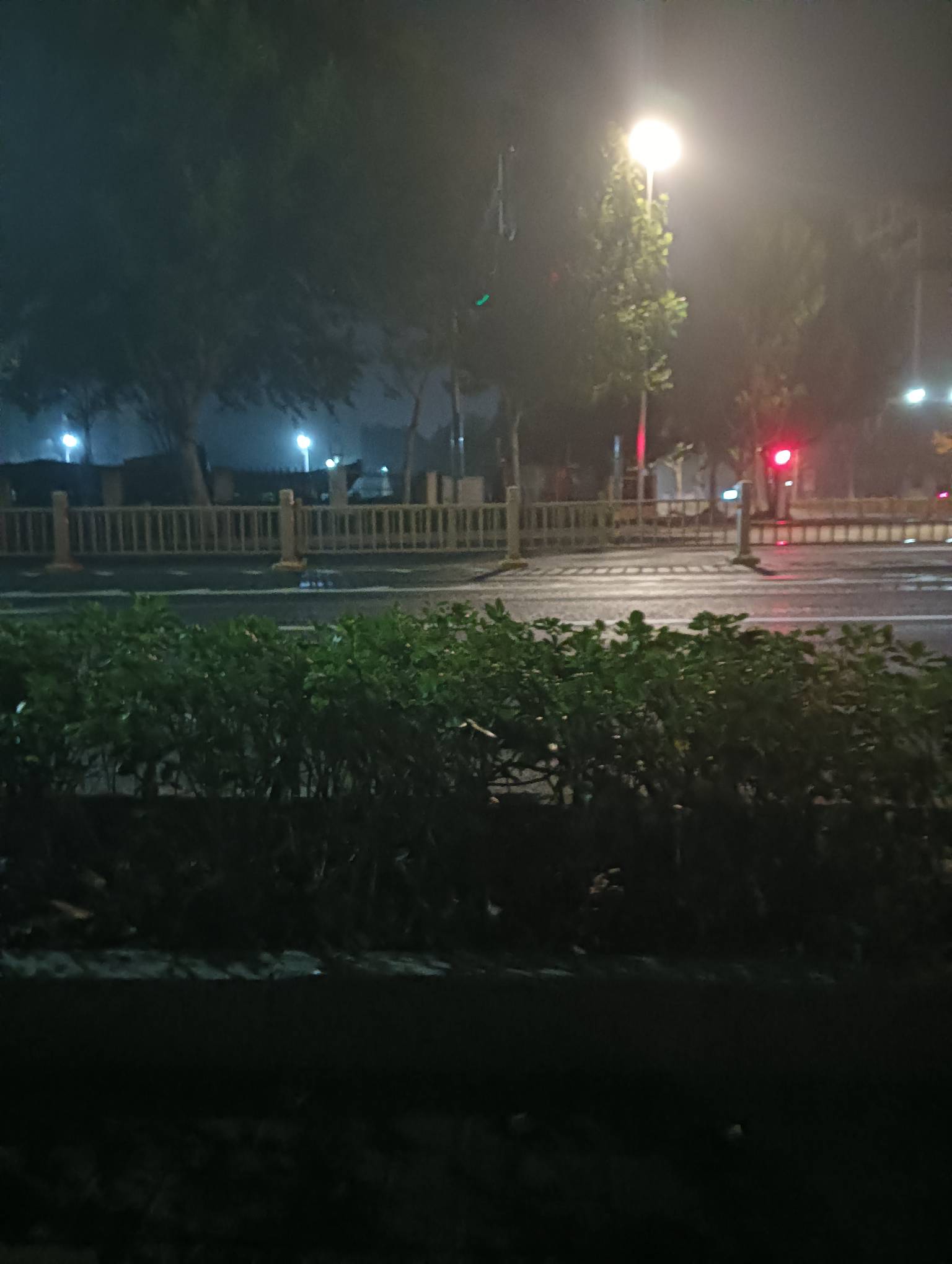 挂壁在网吧 想抽烟 看到睡着的老哥就拿他几根烟抽 别怪我 老哥
53 / 作者:胡没看见 / 