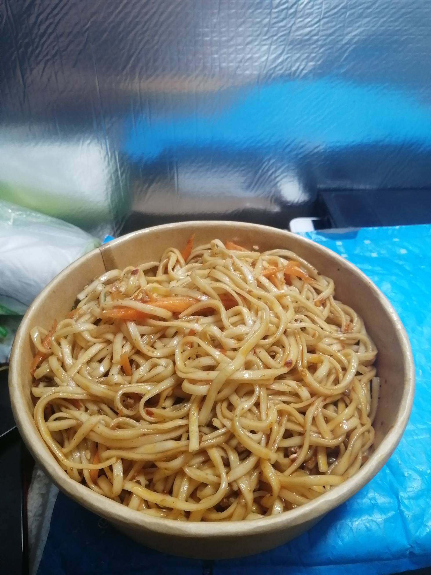 外面暴雨，京东劵叫外卖真香，煮点麻辣的汤，送的加多宝



89 / 作者:卡农新来的 / 