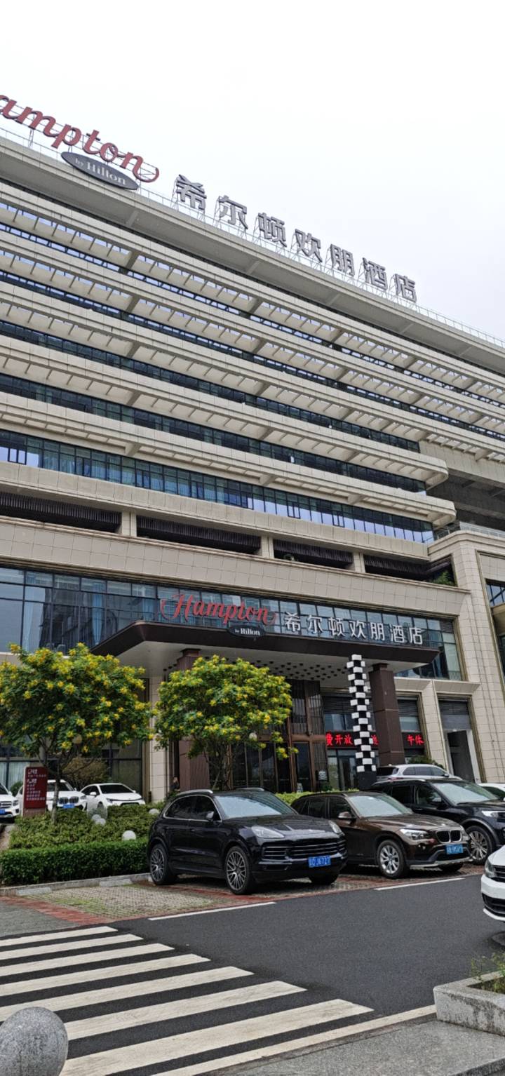 在广州希尔顿酒店住下了，老哥们来找我玩啊


78 / 作者:卡农叶蕴仪 / 