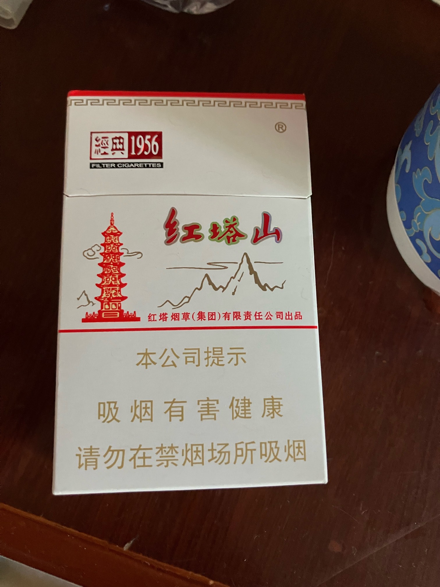 第一次看见硬白塔卖11
老板说新货刚在常州卖这一款
直接买了2包

61 / 作者:小熊科技 / 