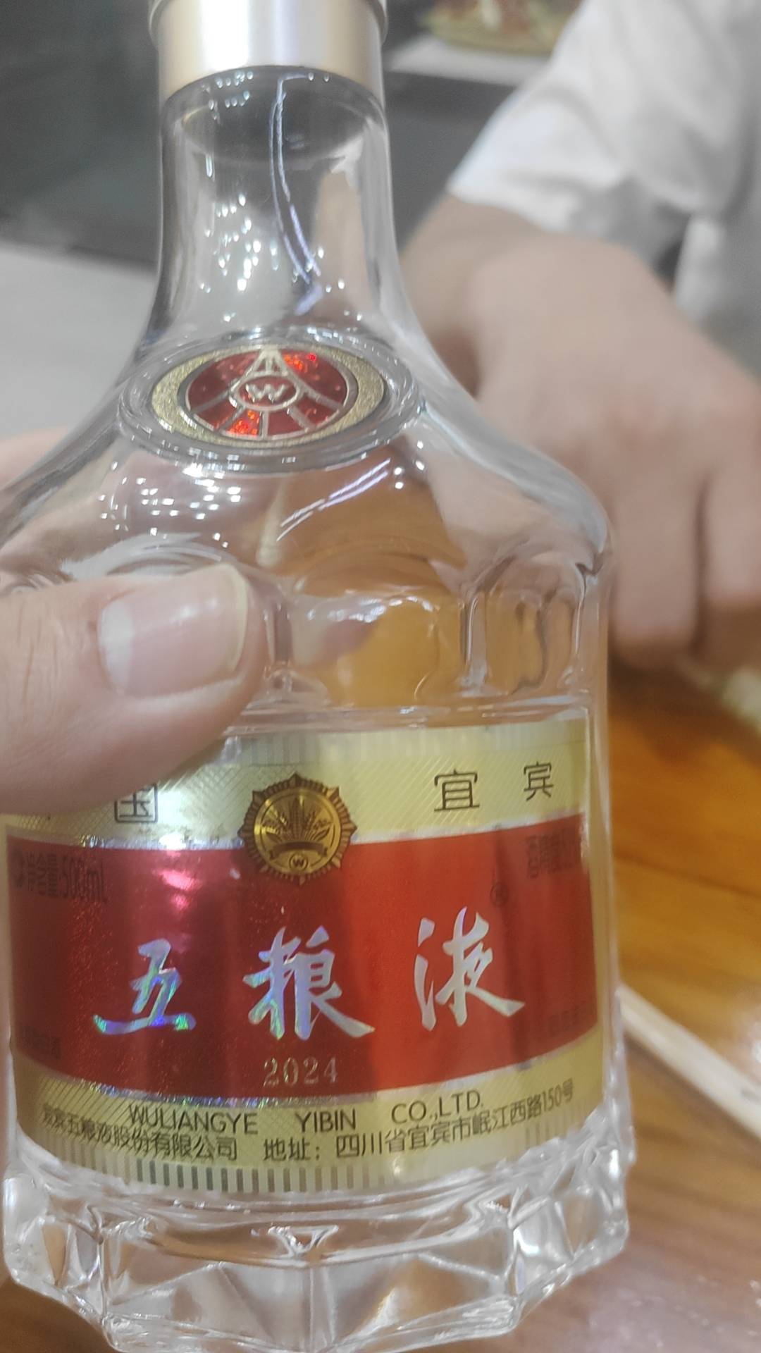 老哥们先喝
我以后看着

63 / 作者:酒肉和尚 / 