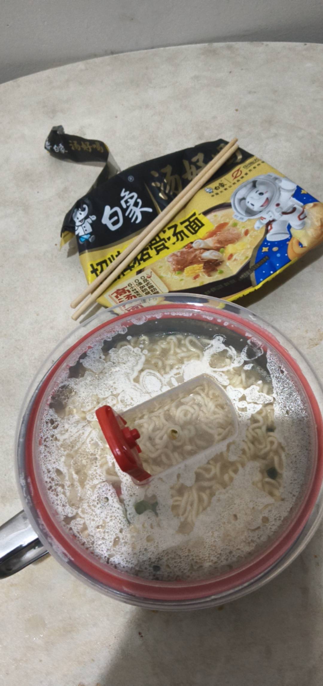 吃不饱就再泡一袋

73 / 作者:老鼠哥 / 