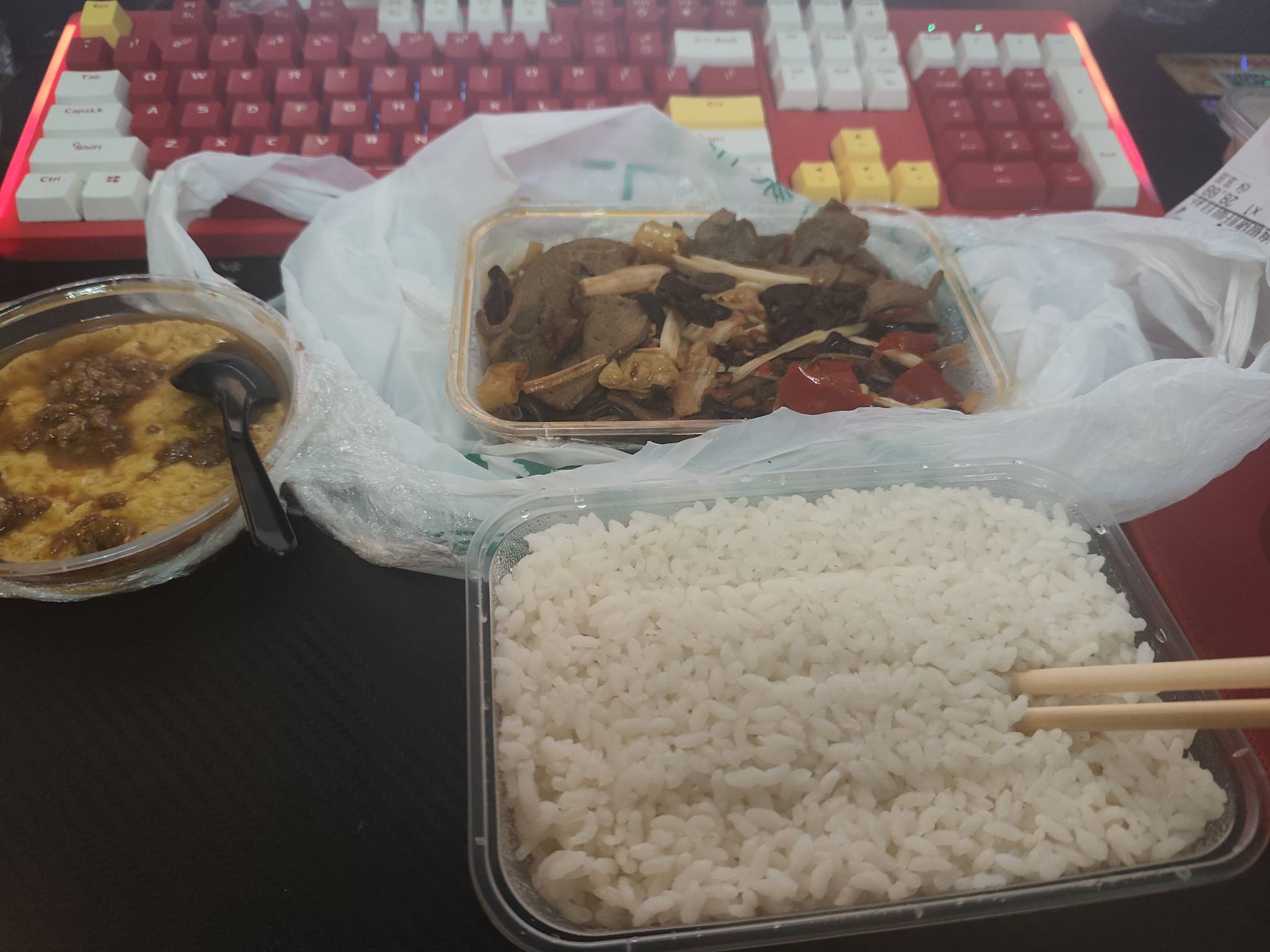 给我展示下你们今晚的菜系老哥们，太热了没胃口  找找食欲

21 / 作者:落花跌入春梦里 / 