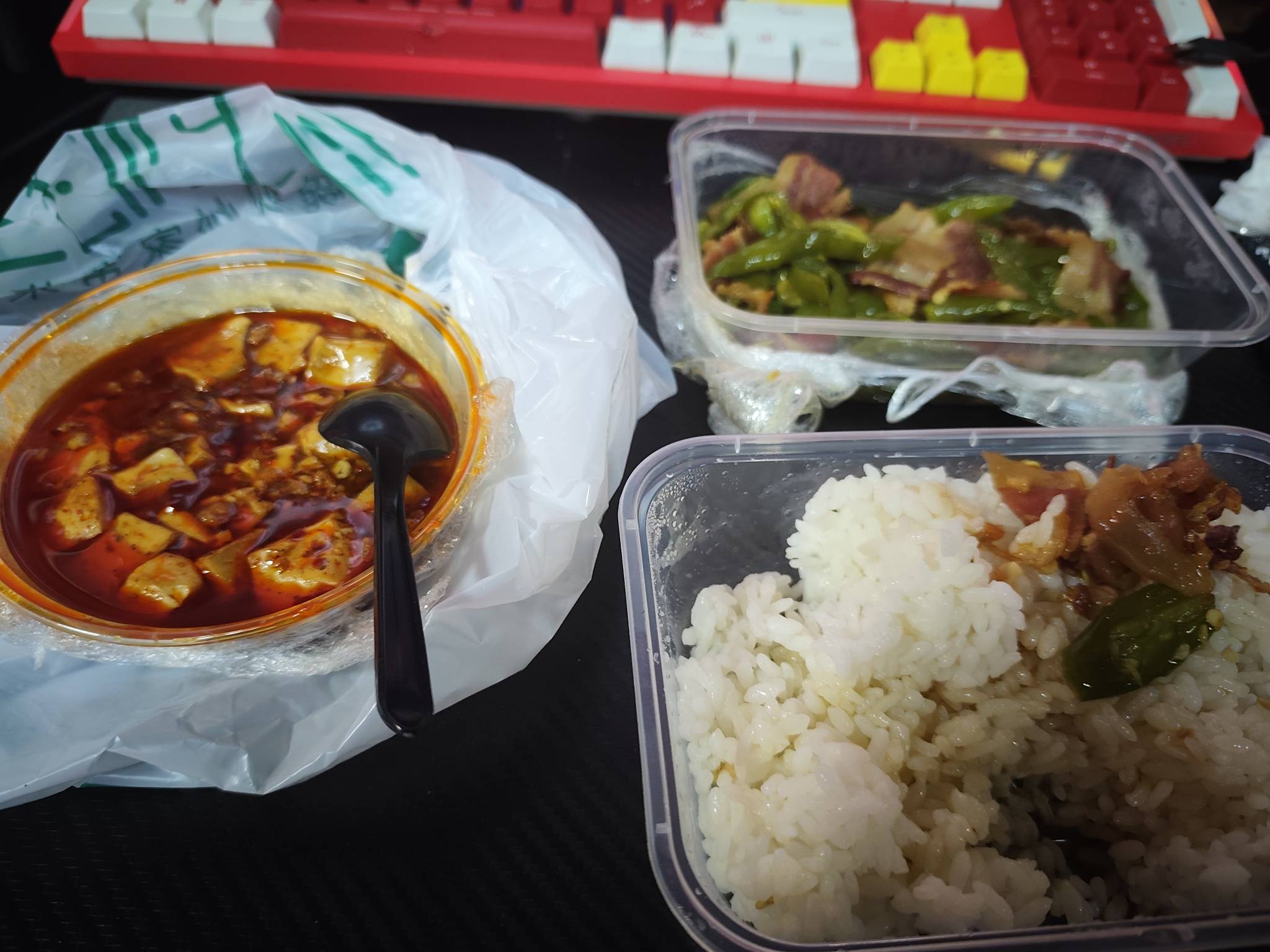 给我展示下你们今晚的菜系老哥们，太热了没胃口  找找食欲

55 / 作者:落花跌入春梦里 / 