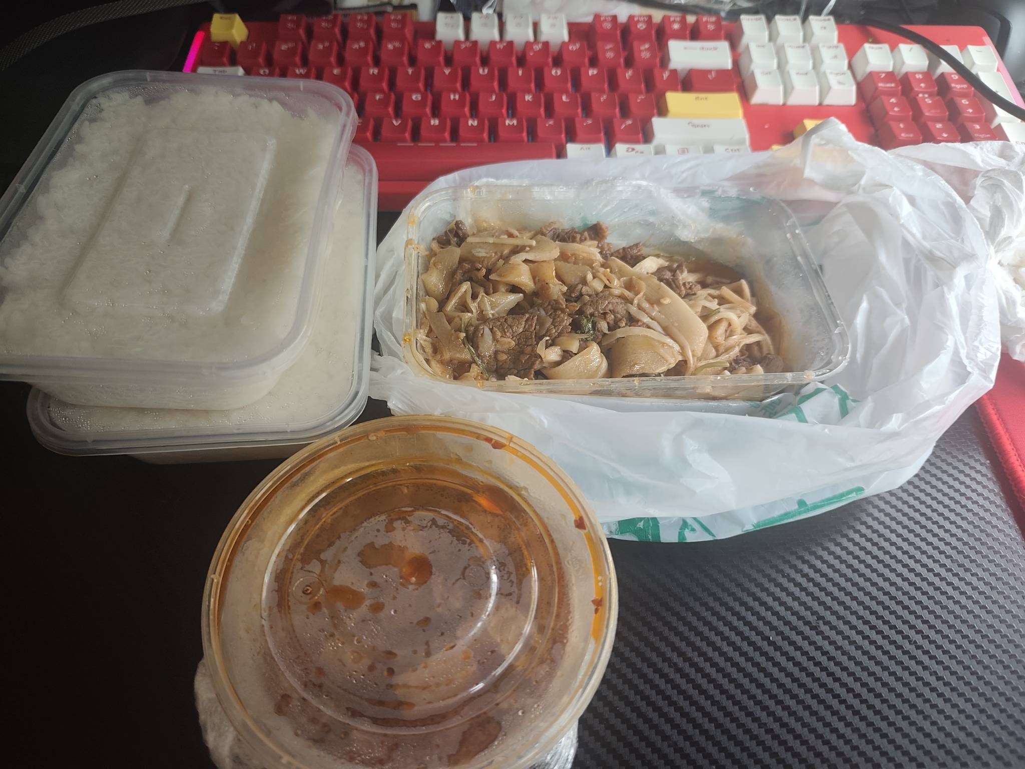 给我展示下你们今晚的菜系老哥们，太热了没胃口  找找食欲

43 / 作者:落花跌入春梦里 / 