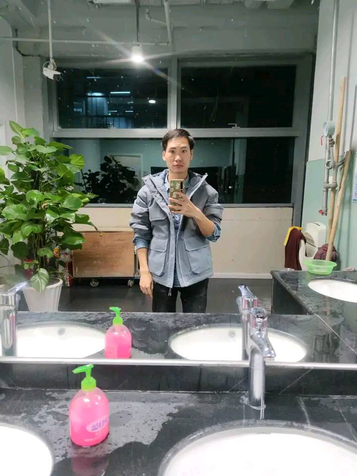 好想哭，不谈恋爱还好，一谈，就觉得自己好丑，

90 / 作者:天空的时候给我 / 