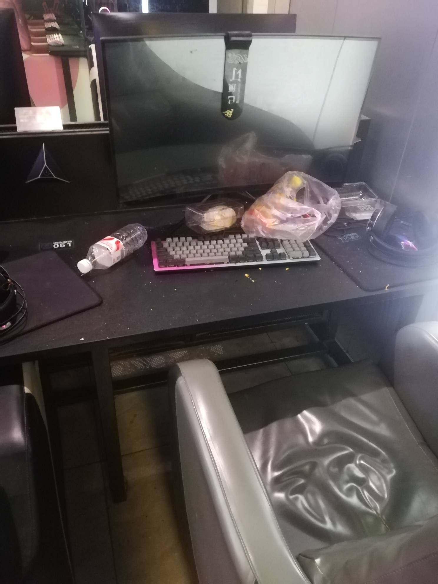 发财了，别人留下的，还有半个面包没吃，一天了没吃了，谢谢老哥

87 / 作者:宝妈回来 / 