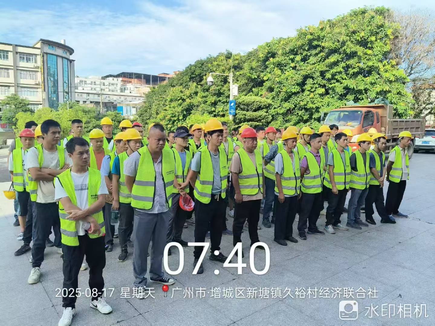 喜欢上了网咖女前台网管，可我只是个36岁大龄未婚fw大懒汉，底层农村户口 只有村里房86 / 作者:理理理66 / 