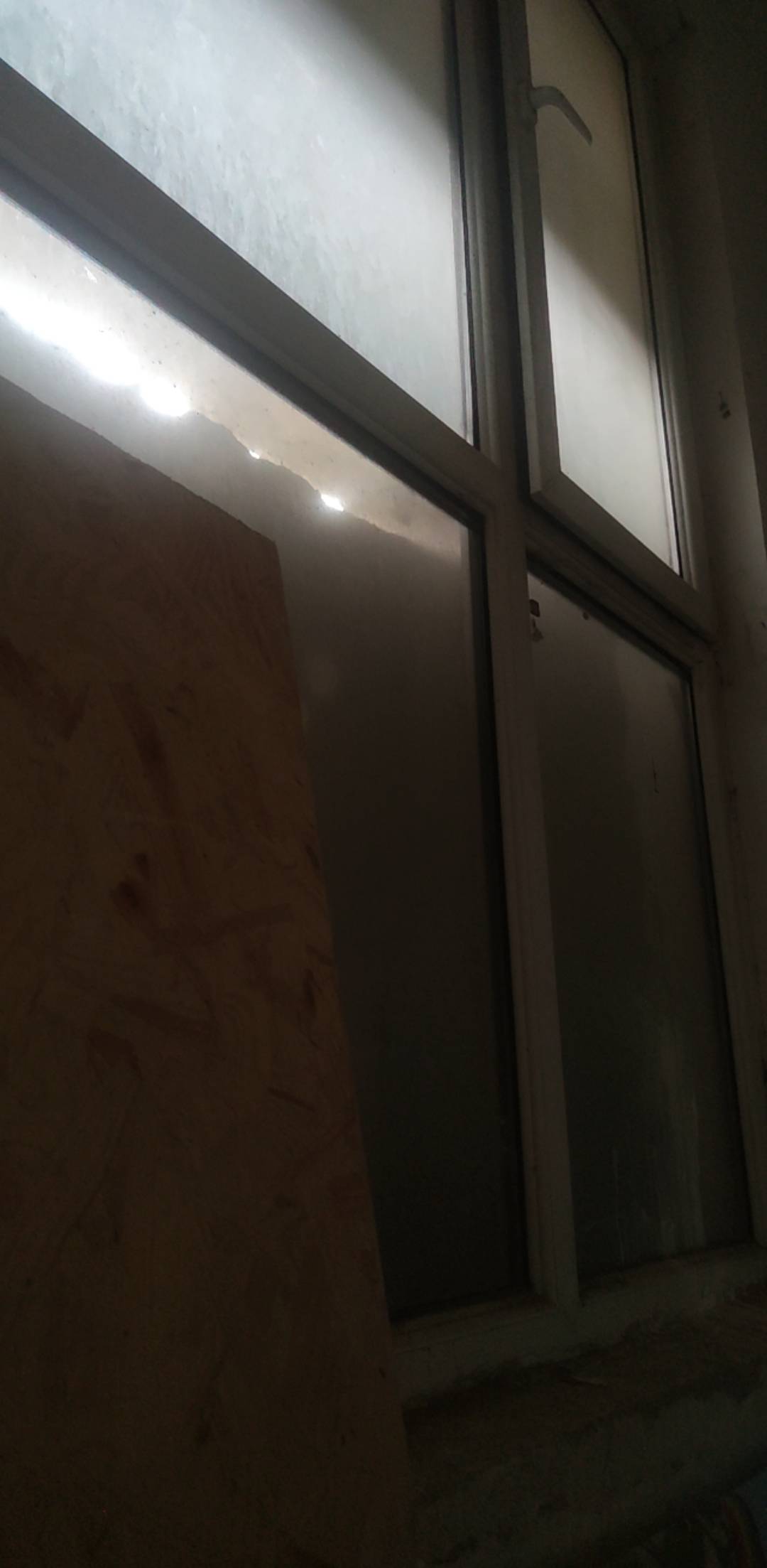 挂在地下室了，平时没人来，晚上就在这儿睡吧，就是充电是个问题，挺凉快，边上是个窗26 / 作者:虎虎虎虎虎虎虎 / 