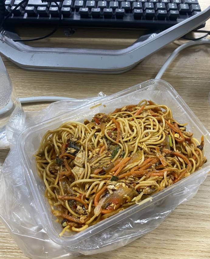 挂壁仔老哥们 你们去网吧女前台网管漂不漂亮？现在女前台网管全都不到20岁，特别的清11 / 作者:理理理66 / 