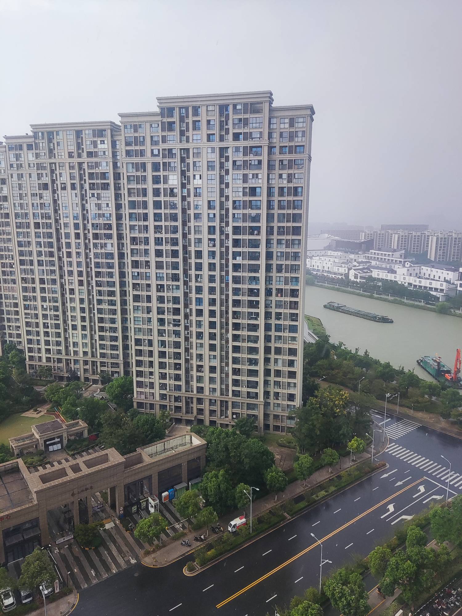 下雨了，唉。

45 / 作者:麻将糊了333 / 