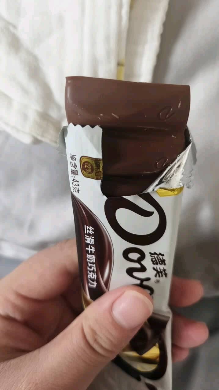 好想哭，第一次吃德芙巧克力好好吃，第一次知道什么叫入口即化，就是好贵

4 / 作者:天空的时候给我 / 