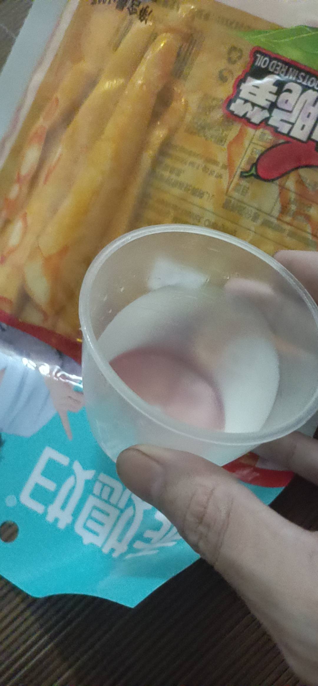 一喝就要喝够，喝少了睡不着。

48 / 作者:潼kk / 