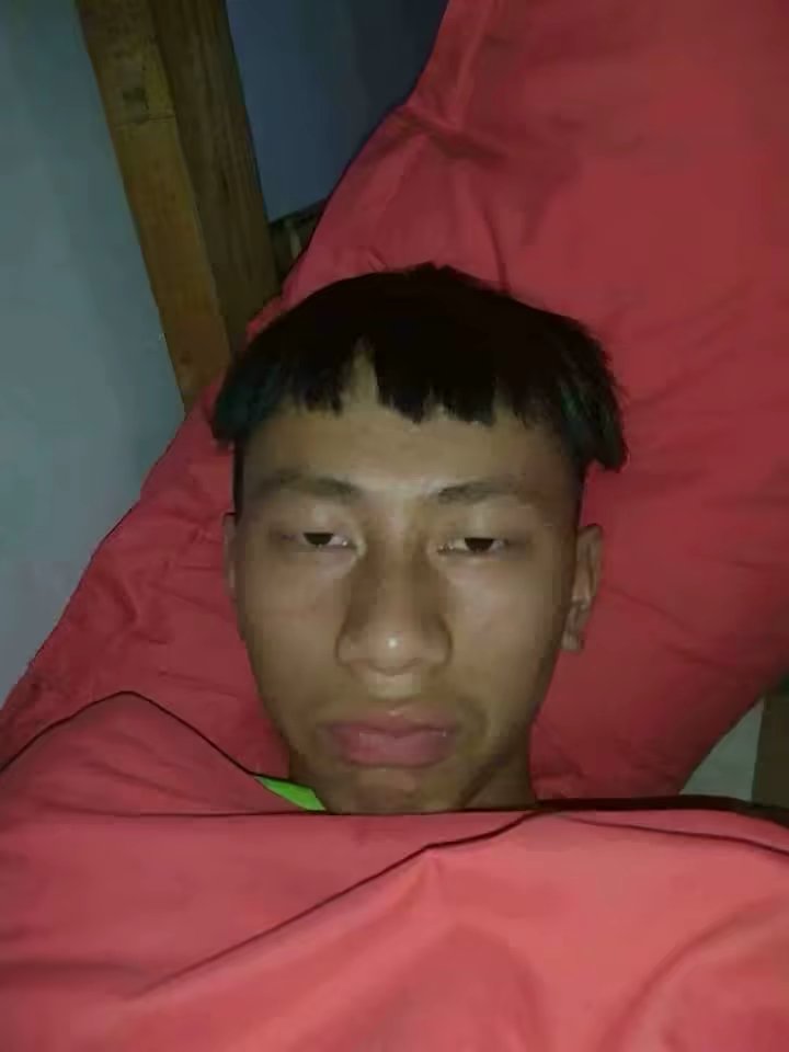 小时候总以为睡觉易经是有人在玩我的弹簧，我想过很多人，唯独没想过是长大后的自己
4 / 作者:击剑柿子 / 