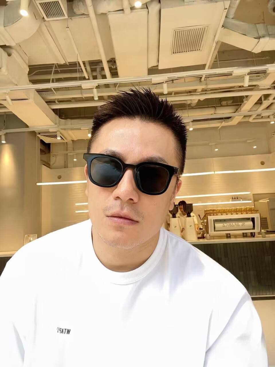 大半夜的没事说说自己，你们就当故事听，马上奔四了，一条老苟，从原来的月入300w，曾84 / 作者:潼kk / 