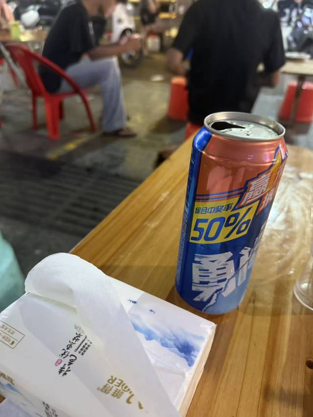 吃宵夜遇到两个小年轻D狗，一直再说小双跟上跟上吃肉，笑的我只顾看他们没顾得上喝，26 / 作者:条野太狼 / 