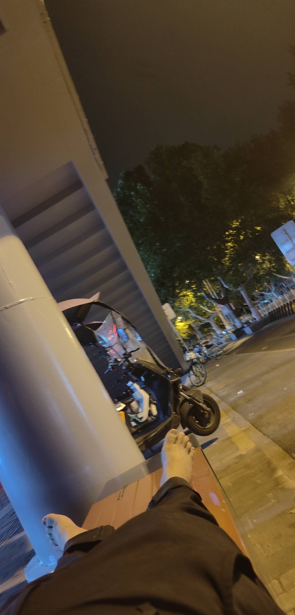 我大概是病了，上班没意思，工资大部分没了，小部分花了，不上班又活不下去。人生没有96 / 作者:就喜欢撸条子 / 