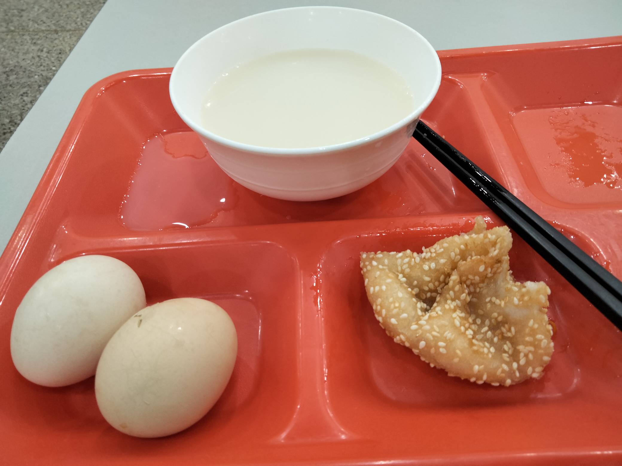 我在广东做厂仔，下班来食堂吃个挂壁早餐回去睡觉了

30 / 作者:我要发财. / 