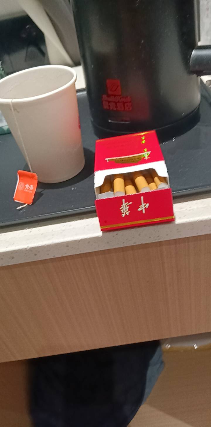 一口气抽了6支，抽完明天追随沈巍大师去了

7 / 作者:雨声，泣 / 