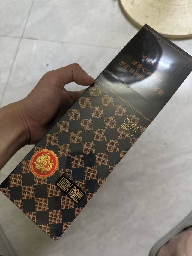 都是女干商，以后就抽这个便宜烟了，160一条

77 / 作者:条野太狼 / 