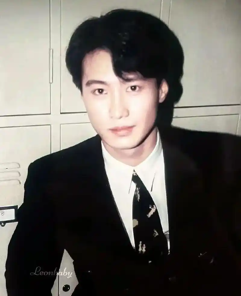 大家好，我是黎明


76 / 作者:中国银行在线客服 / 