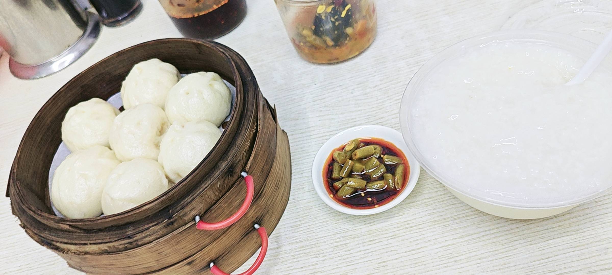 同样是小笼包，外卖堂食差距这么大捏，这家每天一边吃一边看老板做

12 / 作者:领错三十八块八的吊毛 / 