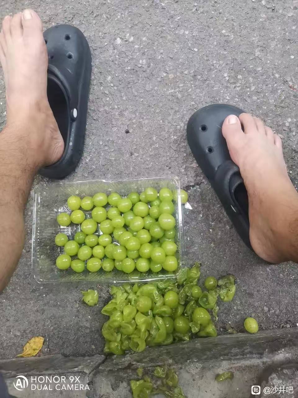 @初心ic 在喜欢的人面前总是小心翼翼的，在喜欢自己的人面前总是大大咧咧的

33 / 作者:天空的时候给我 / 