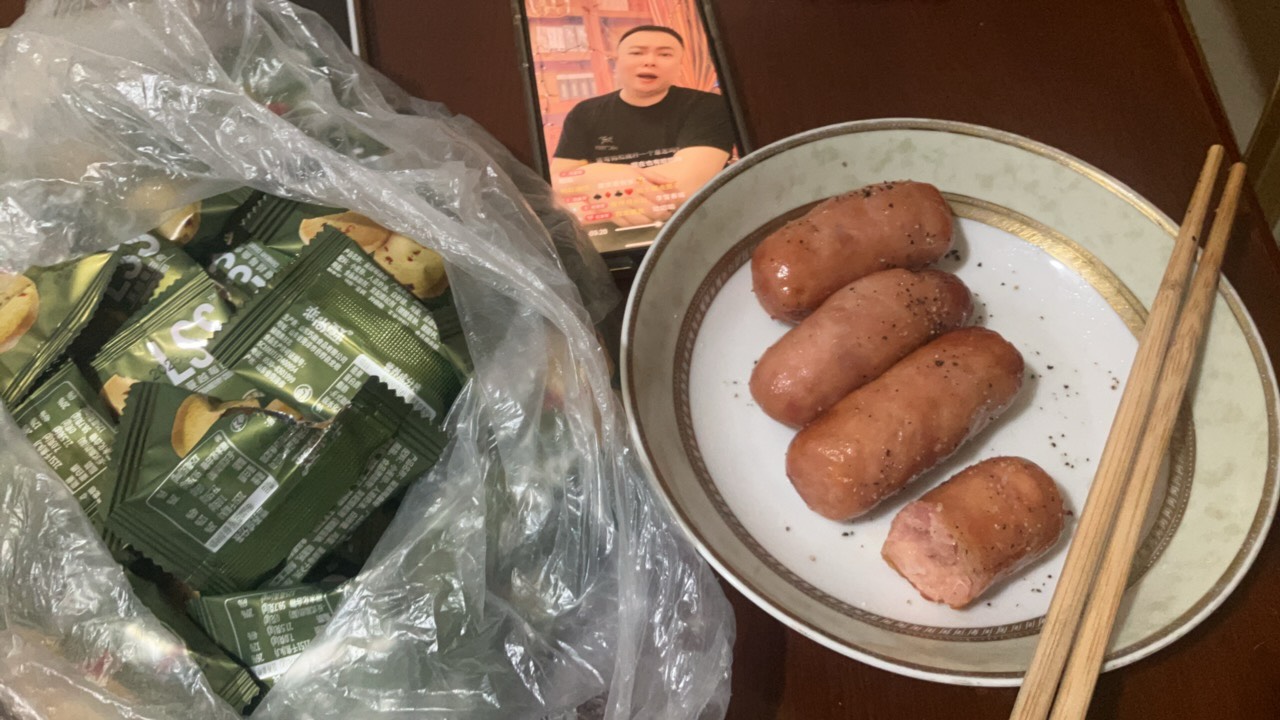 夜宵开吃

13 / 作者:小熊科技 / 