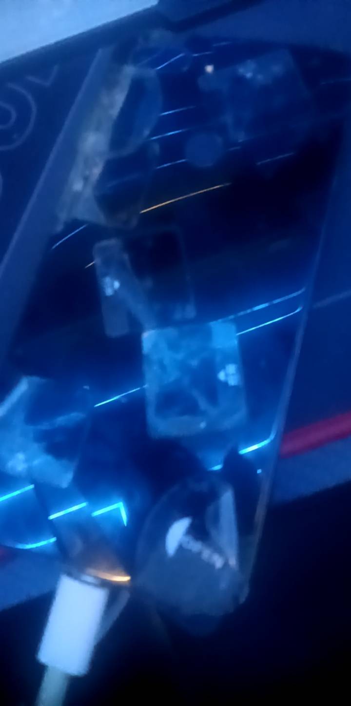 12小时的夜班就想过个一个世纪一样，如此漫长，苦不堪言

82 / 作者:华子拍华子 / 