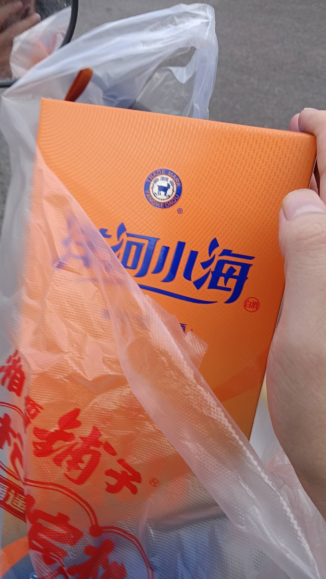 又喝上了老哥们，最近只想借酒消愁

54 / 作者:江苏第一深情 / 