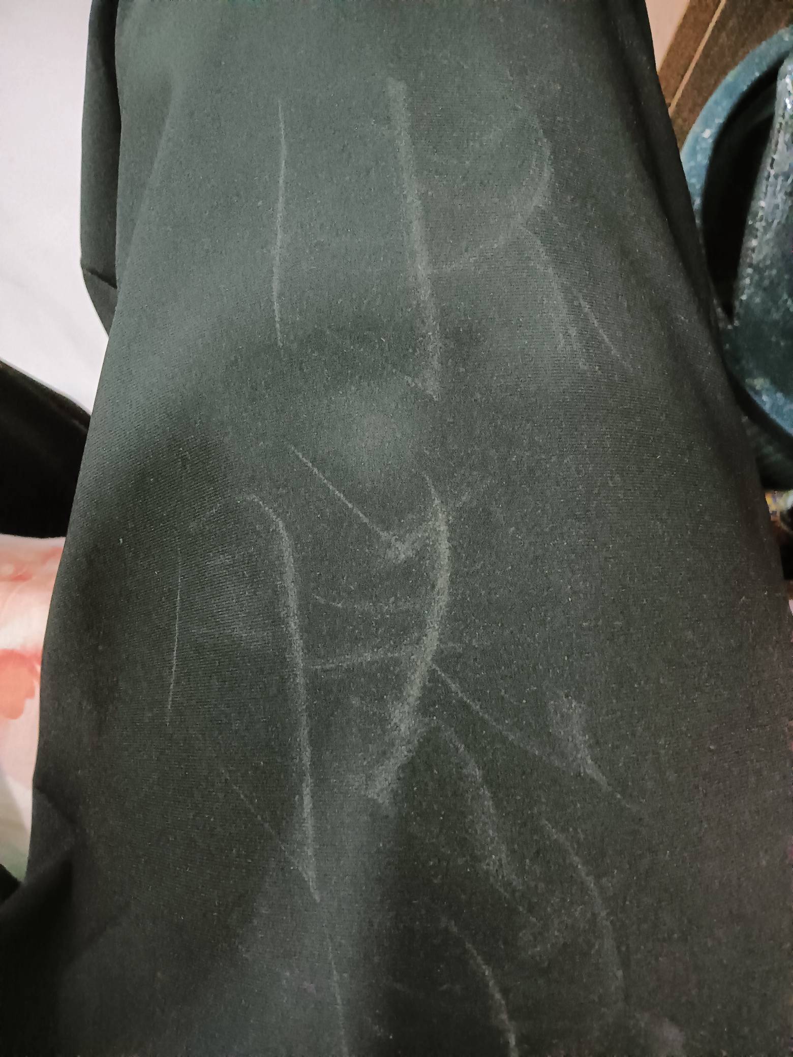 别哭穷了老哥们，知道你们哭穷只是一种消遣，别跟我哭穷了好吗，我裤子真包浆了，刚才77 / 作者:变了格局小了 / 