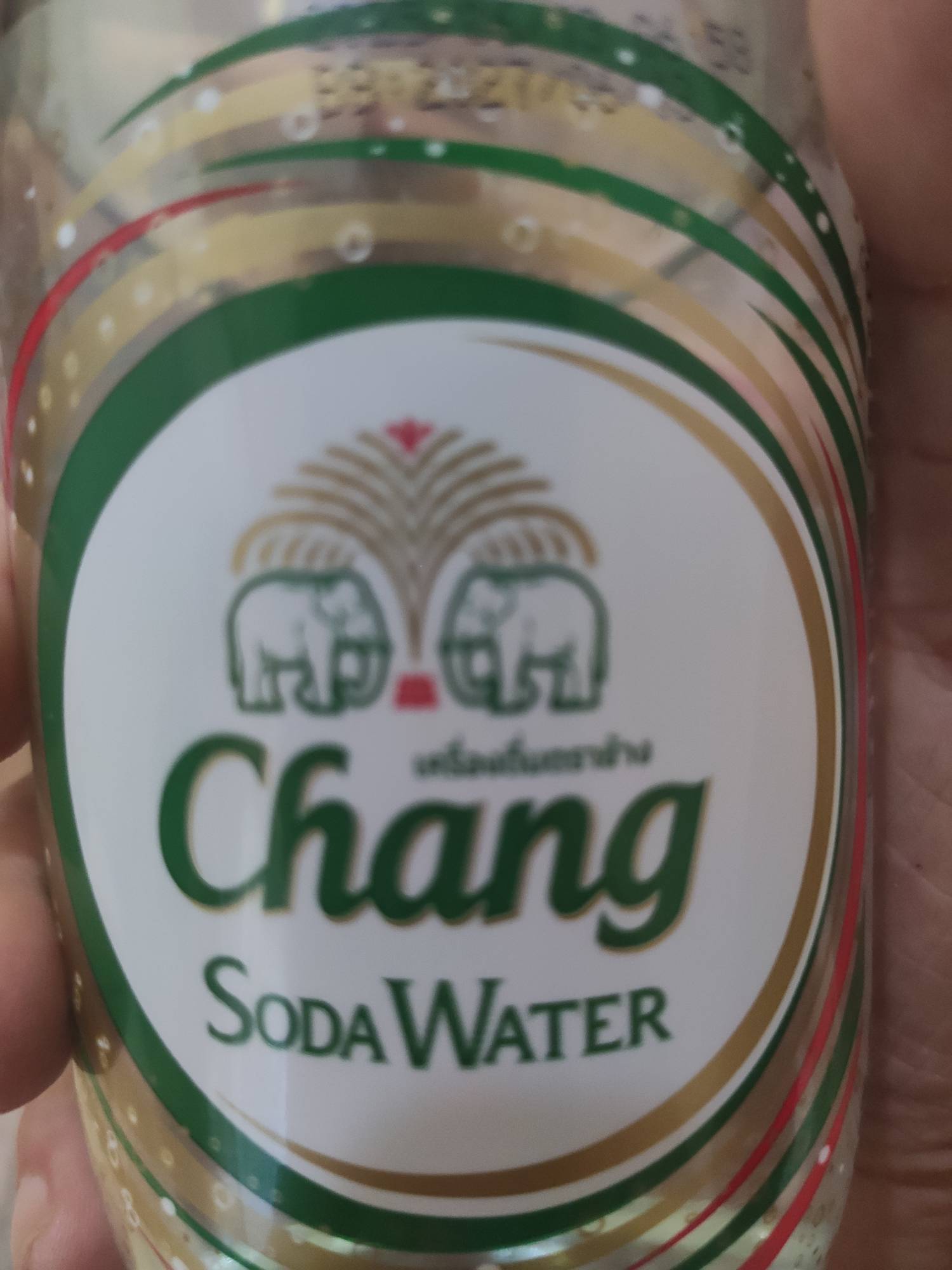 这泰国苏打水比tm葡萄糖都难喝，味道太怪了，就好像碳酸的自来水，有碳酸饮料的口感，20 / 作者:锄禾-日-当午 / 