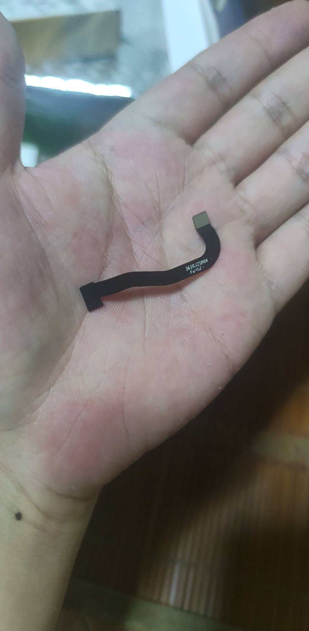 有没有会修手机的懂哥？这根线是干嘛的呀  我更换了摄像头 装机完才看到多了根线

13 / 作者:hello邹先生z / 