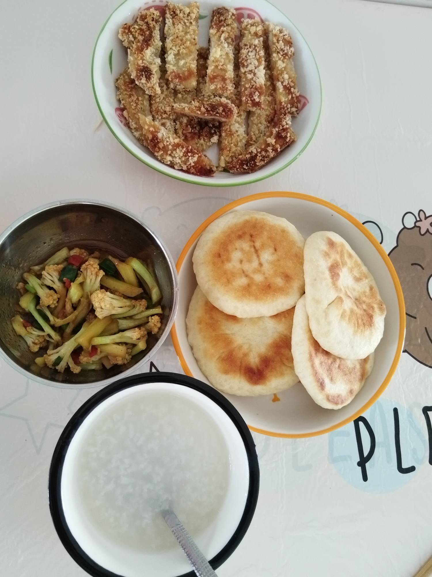 坚持每天给孩子做早饭。还有两天开学了。

95 / 作者:两只猴子 / 