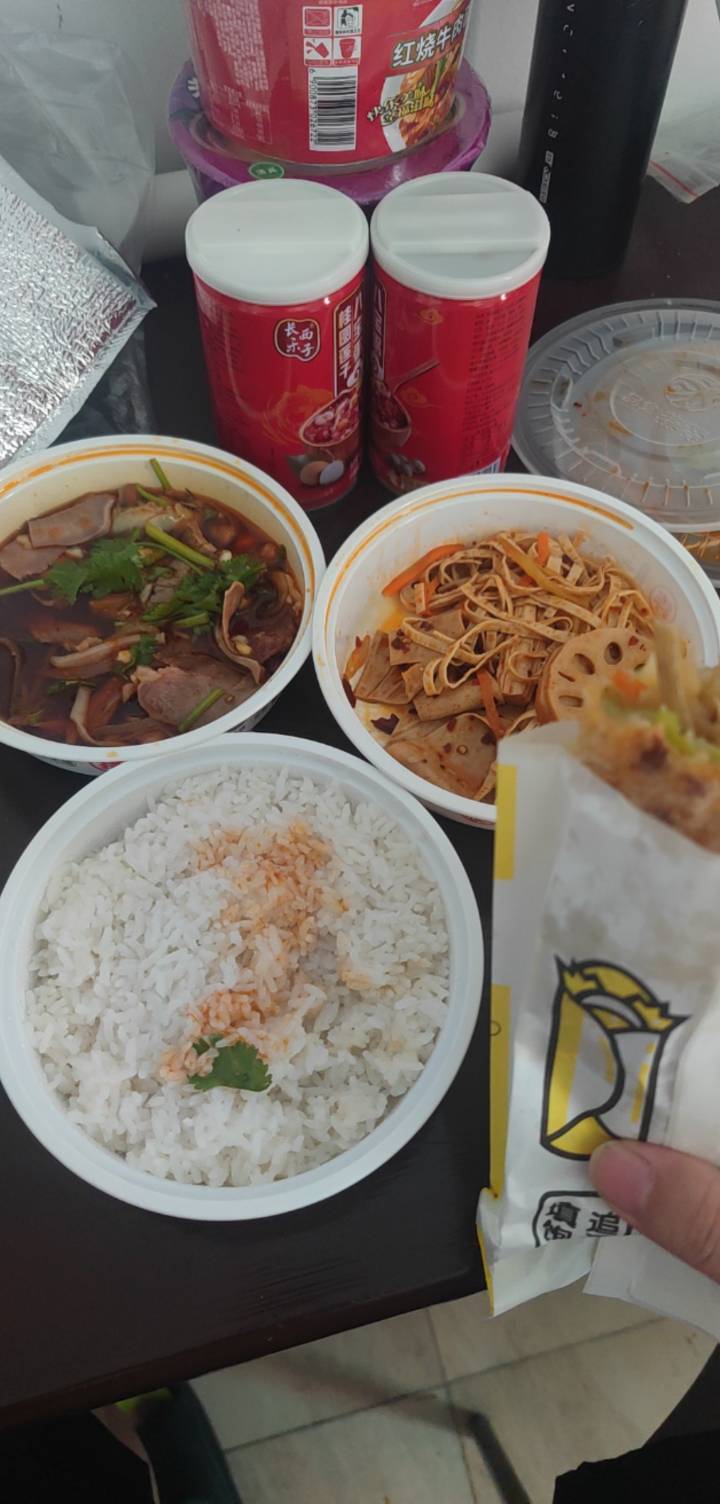 最近天天吃这个紫燕百味鸡夫妻肺片挺好吃的

0 / 作者:心态放青葱9 / 