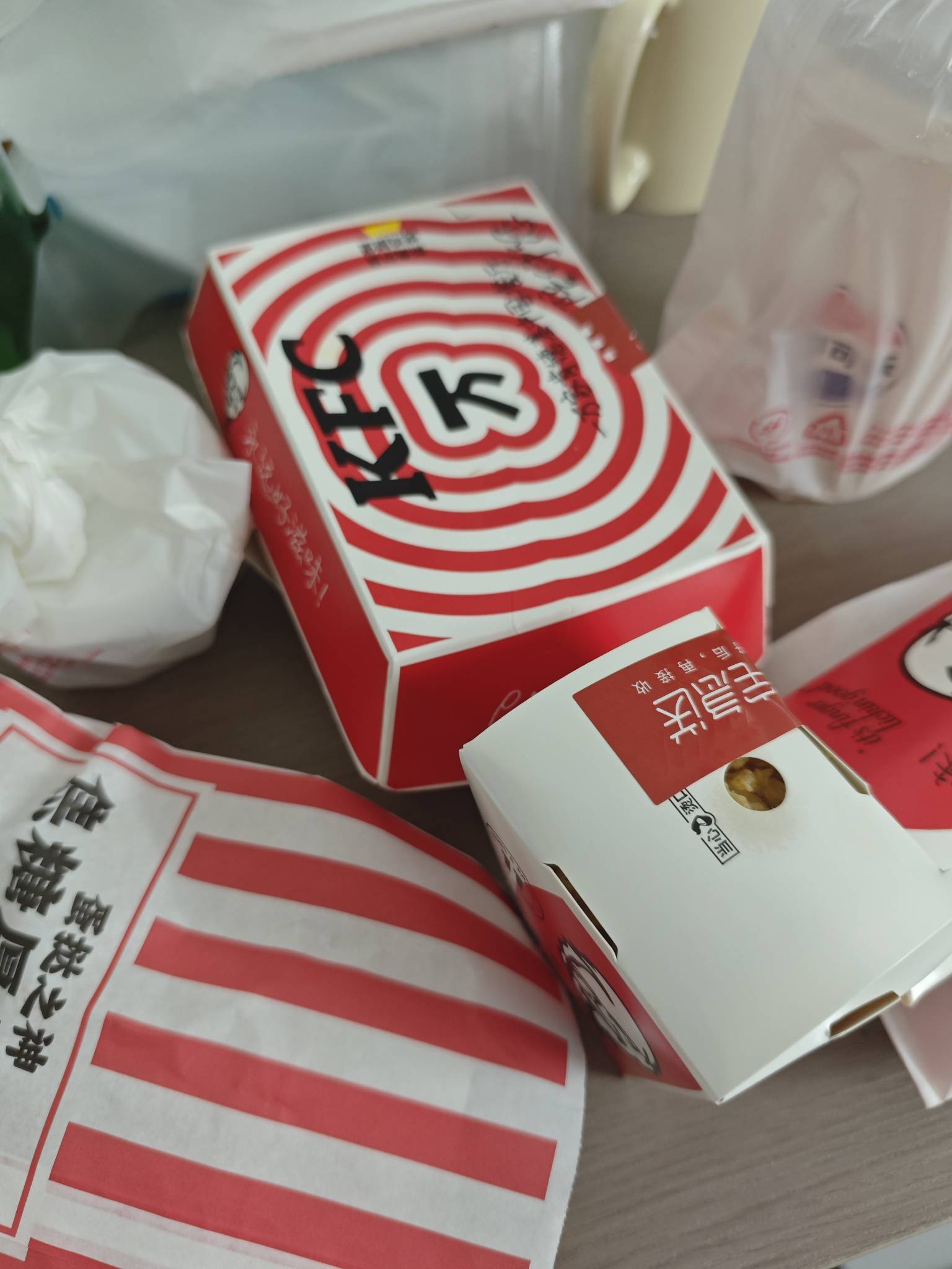 老哥们吃饭饭了，本次外卖由高德报销

10 / 作者:北汉深沉的酸角 / 