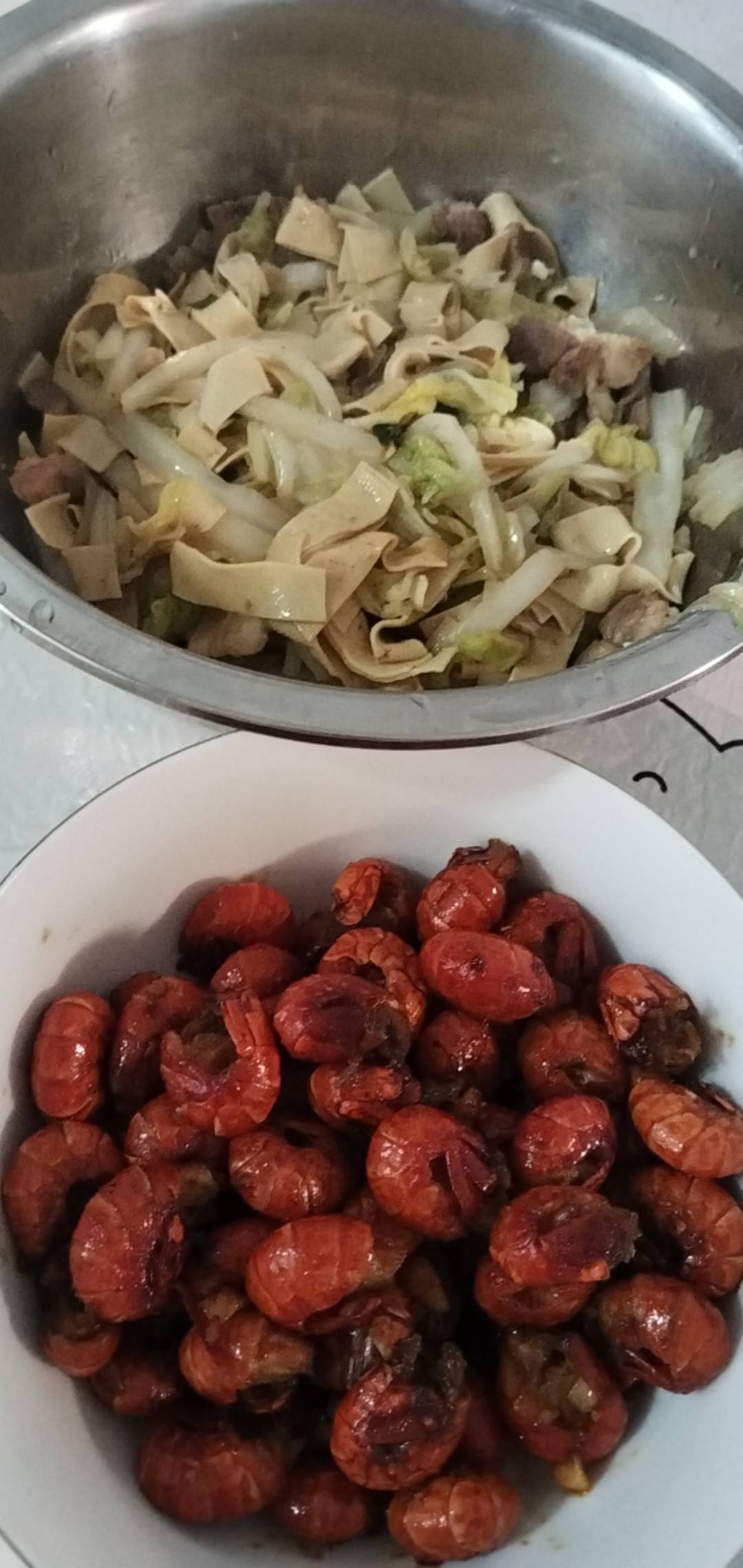 吃饭。成本15块钱。饱饱的。

34 / 作者:两只猴子 / 