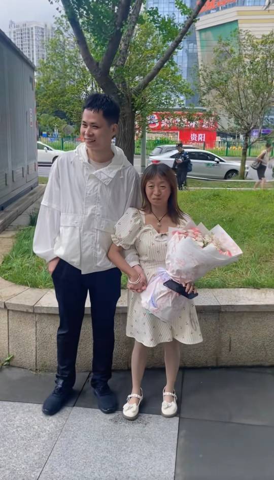 奔现了，以后不挂壁了。。

86 / 作者:走心亿点点 / 