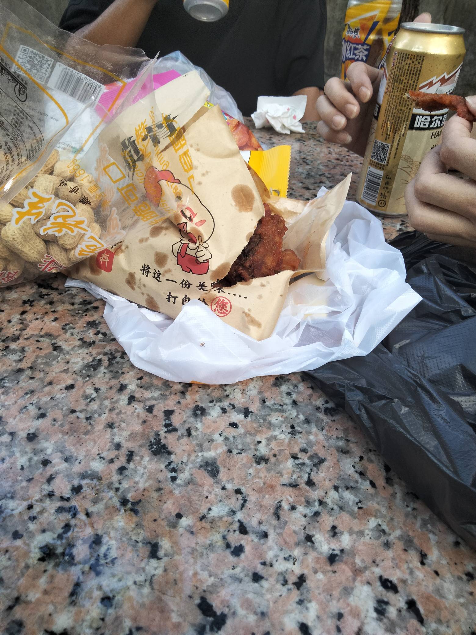 遇到这种酒鬼舍友刚下夜班回来一大早就叫喝上了

15 / 作者:君子之交淡如水 / 