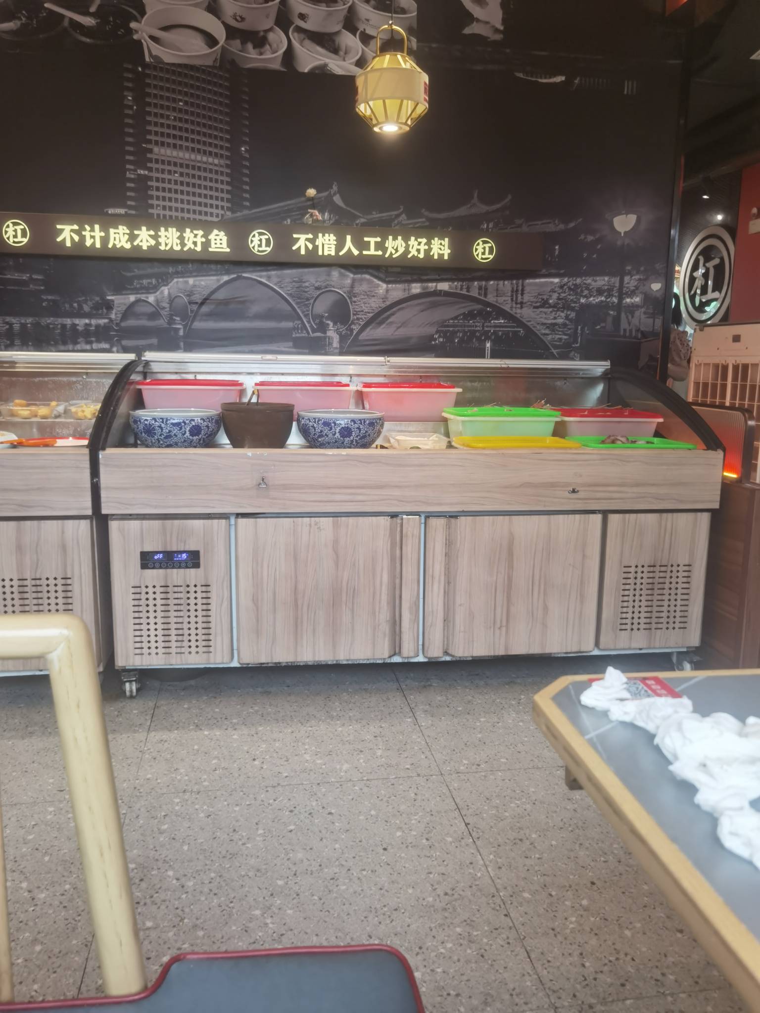 饭量太不行了，带儿子去吃自助火锅，两个人上十盘肉片就吃不下了，其余的还没尝试就饱26 / 作者:红红红花 / 