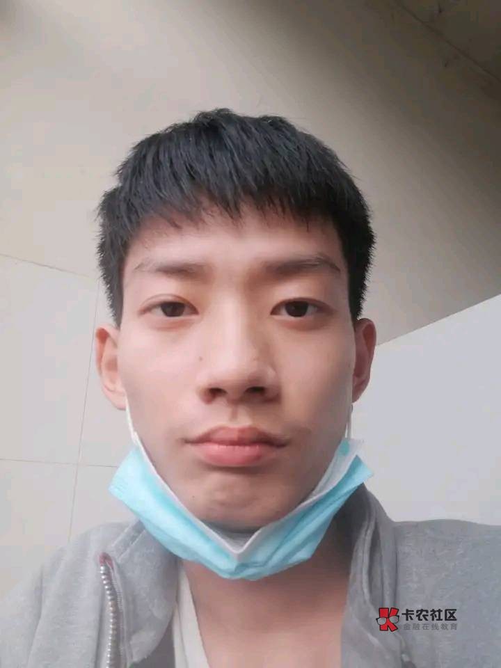 来张照片，就是经常发的那个人。像ds一样的那个，
48 / 作者:深秋的黎明。 / 