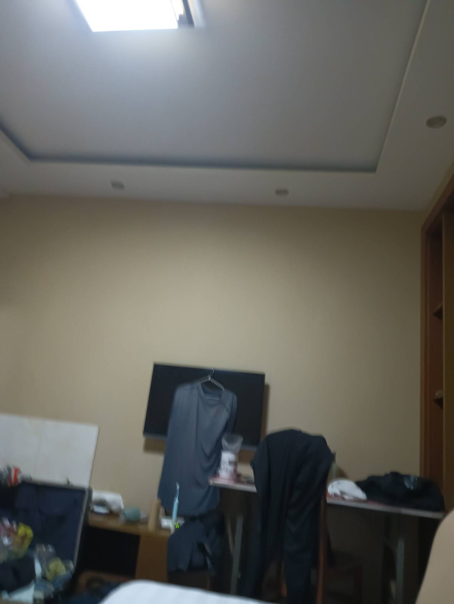 天天挂壁申请毛不是长久之计啊，能代实的都代实了，天天为房费吃饭抽烟发愁。还是老老57 / 作者:斯密马赛 / 