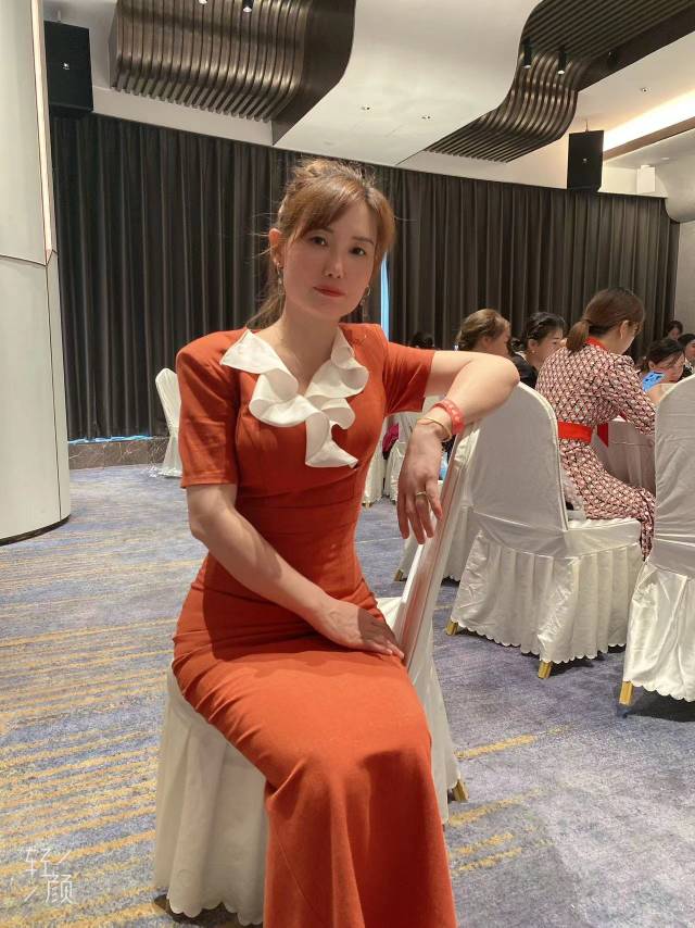 我一个月稿费两千，要还三千多的房贷，要养一个上幼儿园的娃和一个吃奶的娃娃。
老婆69 / 作者:pop645525+ / 